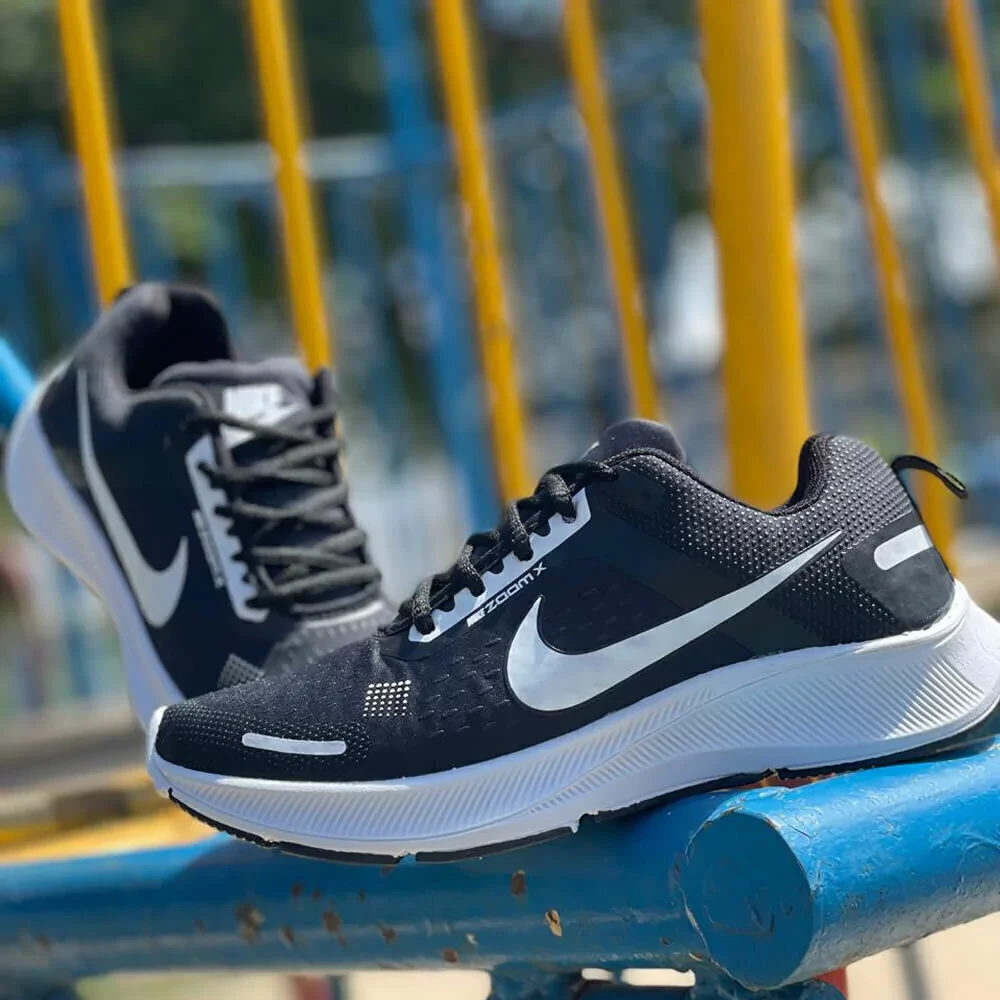 Nike Zoom X — Preto/Branco